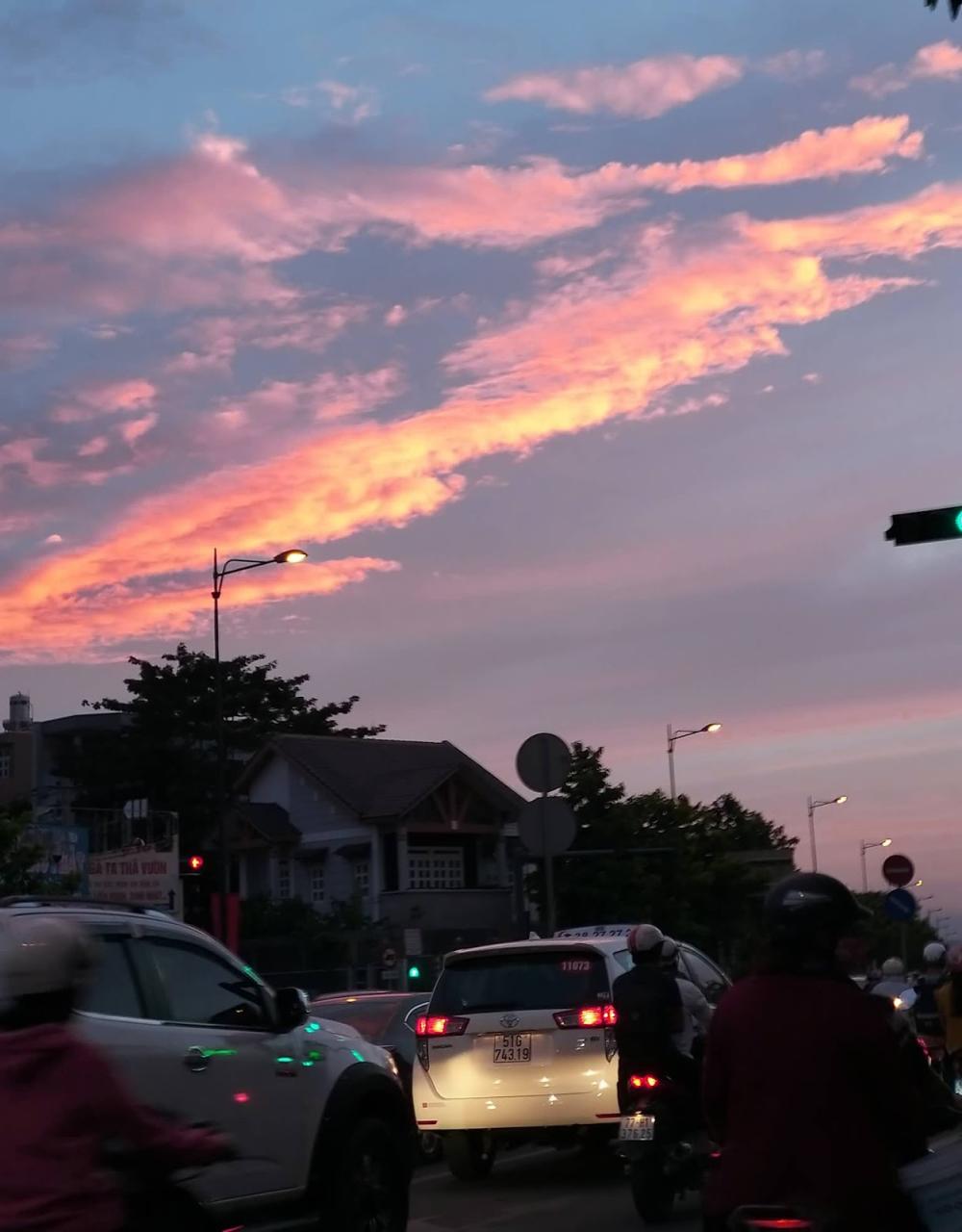 Bầu trời Sài Gòn xuất hiện "bảng màu” đẹp hút hồn chiều cuối năm - Tin tức