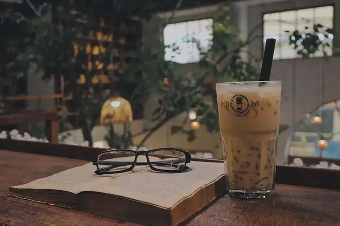 Hình ảnh uống Cafe cô đơn một mình tuyệt đẹp