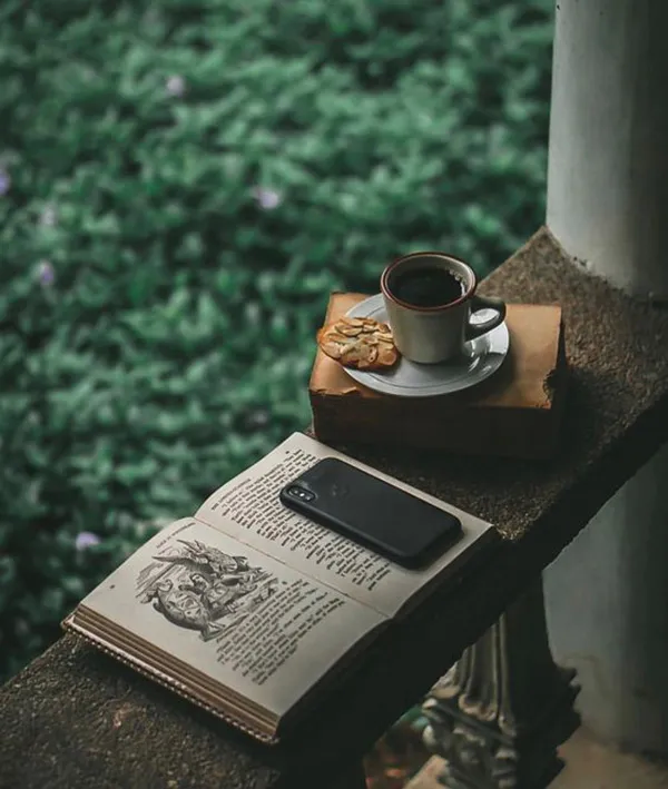 Hình ảnh uống Cafe đen đá một mình